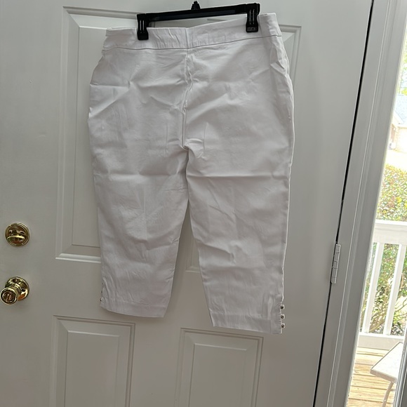White capri - Picture 3 of 4